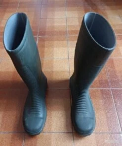 BOTTES DE SECURITE VERTES AVEC COQUE DE MARQUE SARRAIZIENNE NEUVES