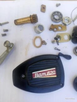 LOT IMPORTANT DE PIECES POUR MOULINET BAM 620 . ( PIECES NEUVES ) -Magasin De Matériel De Pêche 00004 LOT IMPORTANT DE PIECES POUR MOULINET BAM 620 . PIECES NEUVES