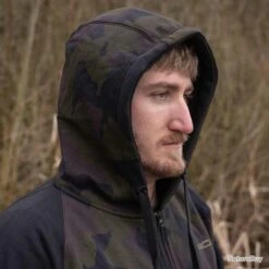 Avid Carp Distortion Onesie L 17 Avid Carp Distortion Onesie L -Magasin De Matériel De Pêche 00006 Distortion Onesie L