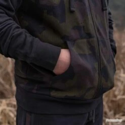 Avid Carp Distortion Onesie L 19 Avid Carp Distortion Onesie L -Magasin De Matériel De Pêche 00008 Distortion Onesie L