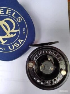 Moulinet Mouche ROSS CANYON N°1 (made In USA).Jamais Servi. Noir Anodisé. Large Arbor. Soie 0 à 3. -Magasin De Matériel De Pêche 00030 Moulinet mouche ROSS CANYON N 1 made in USA .Jamais servi. Noir anodise. Large arbor. Soie 0 a 3