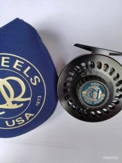 Moulinet Mouche ROSS CANYON N°1 (made In USA).Jamais Servi. Noir Anodisé. Large Arbor. Soie 0 à 3. -Magasin De Matériel De Pêche 00031 Moulinet mouche ROSS CANYON N 1 made in USA .Jamais servi. Noir anodise. Large arbor. Soie 0 a 3