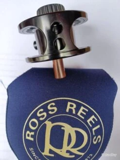 Moulinet Mouche ROSS CANYON N°1 (made In USA).Jamais Servi. Noir Anodisé. Large Arbor. Soie 0 à 3. -Magasin De Matériel De Pêche 00032 Moulinet mouche ROSS CANYON N 1 made in USA .Jamais servi. Noir anodise. Large arbor. Soie 0 a 3