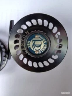 Moulinet Mouche ROSS CANYON N°1 (made In USA).Jamais Servi. Noir Anodisé. Large Arbor. Soie 0 à 3. -Magasin De Matériel De Pêche 00035 Moulinet mouche ROSS CANYON N 1 made in USA .Jamais servi. Noir anodise. Large arbor. Soie 0 a 3